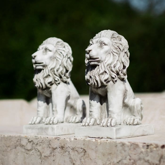 Pair of Stone Effect Garden Ornaments – Lions