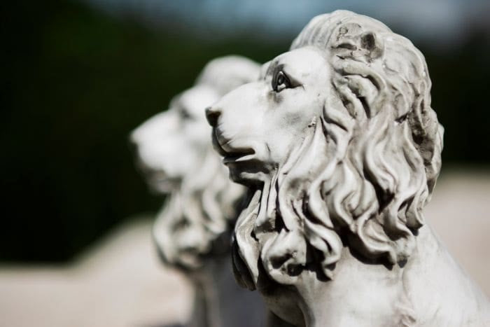 Pair of Stone Effect Garden Ornaments – Lions