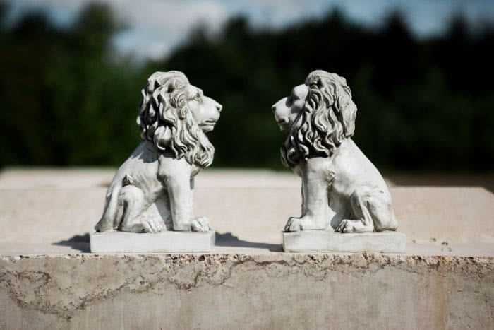 Pair of Stone Effect Garden Ornaments – Lions