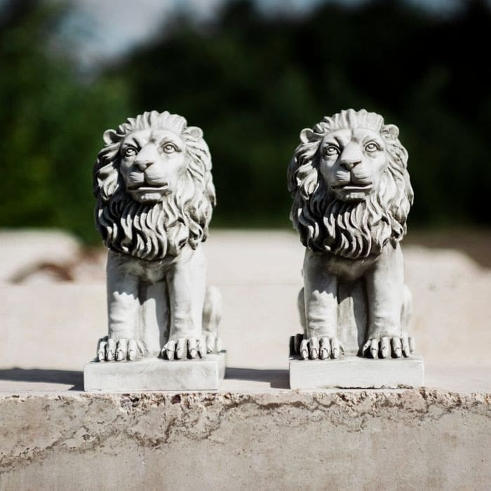 Pair of Stone Effect Garden Ornaments – Lions